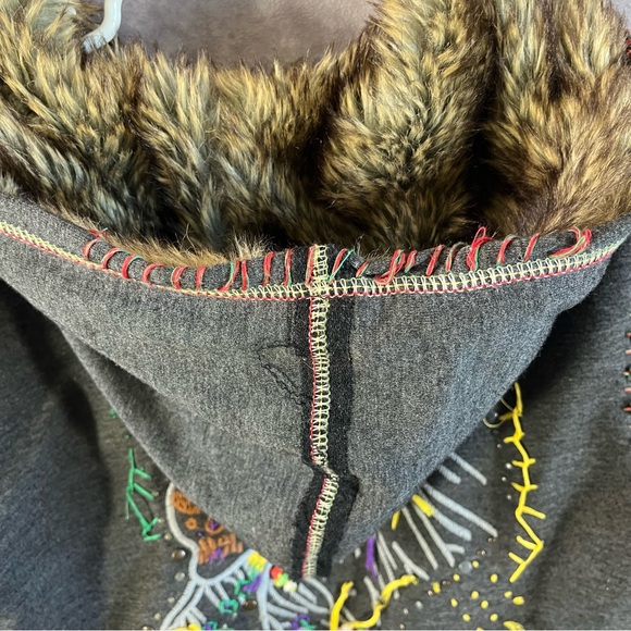 🔺SOLD🔺 Two Face Women’s Hooded Jacket M Gray Faux Fur Lined Stitch & Embroidered - Picture 8 of 14